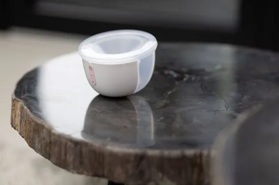 The Youha Gen 2 breast pump is placed on a table, with its compact and wireless design ensuring an efficient and convenient pumping experience. Perfect for mobile pumping.